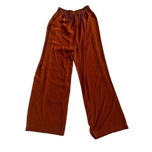 Flowy orange trousers